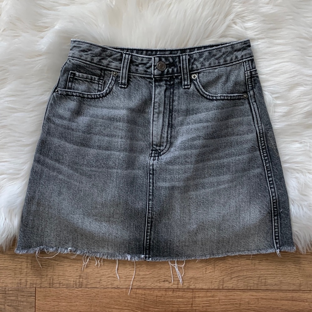 Abercrombie & Fitch Gray Denim Mini Skirt Raw Hem/Cut Off Womens 24